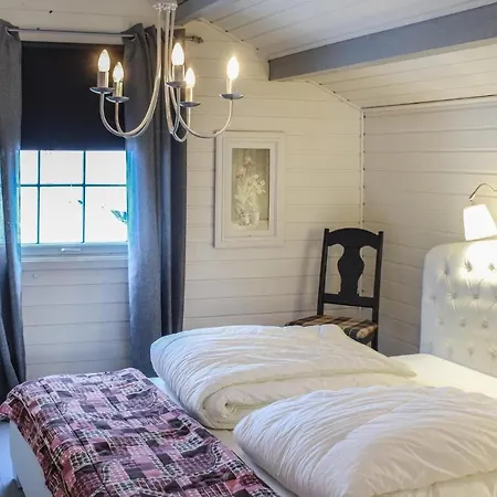 Дом отдыха 4 Bedroom In